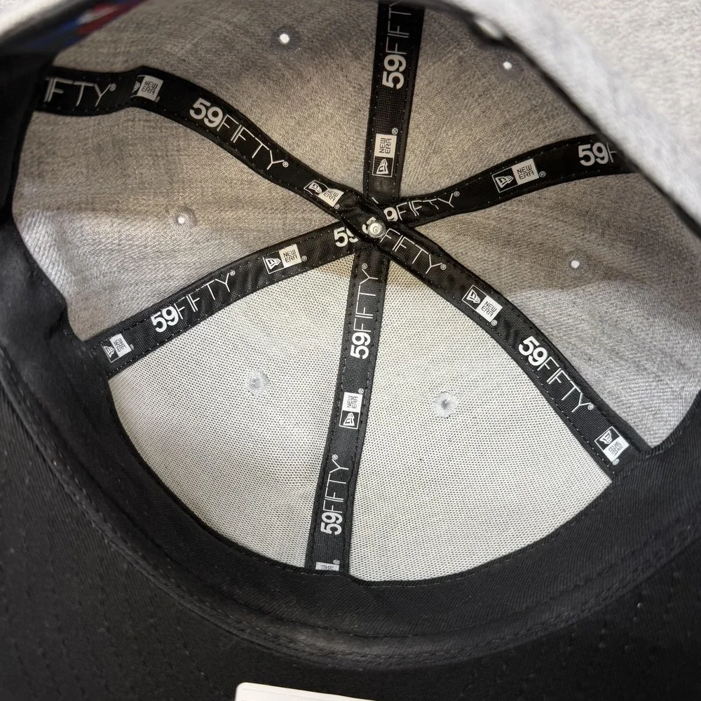 New York Yankees Hat Cap Fitted‎ Mens 7 1/8 Gray Black MLB Baseball New Era